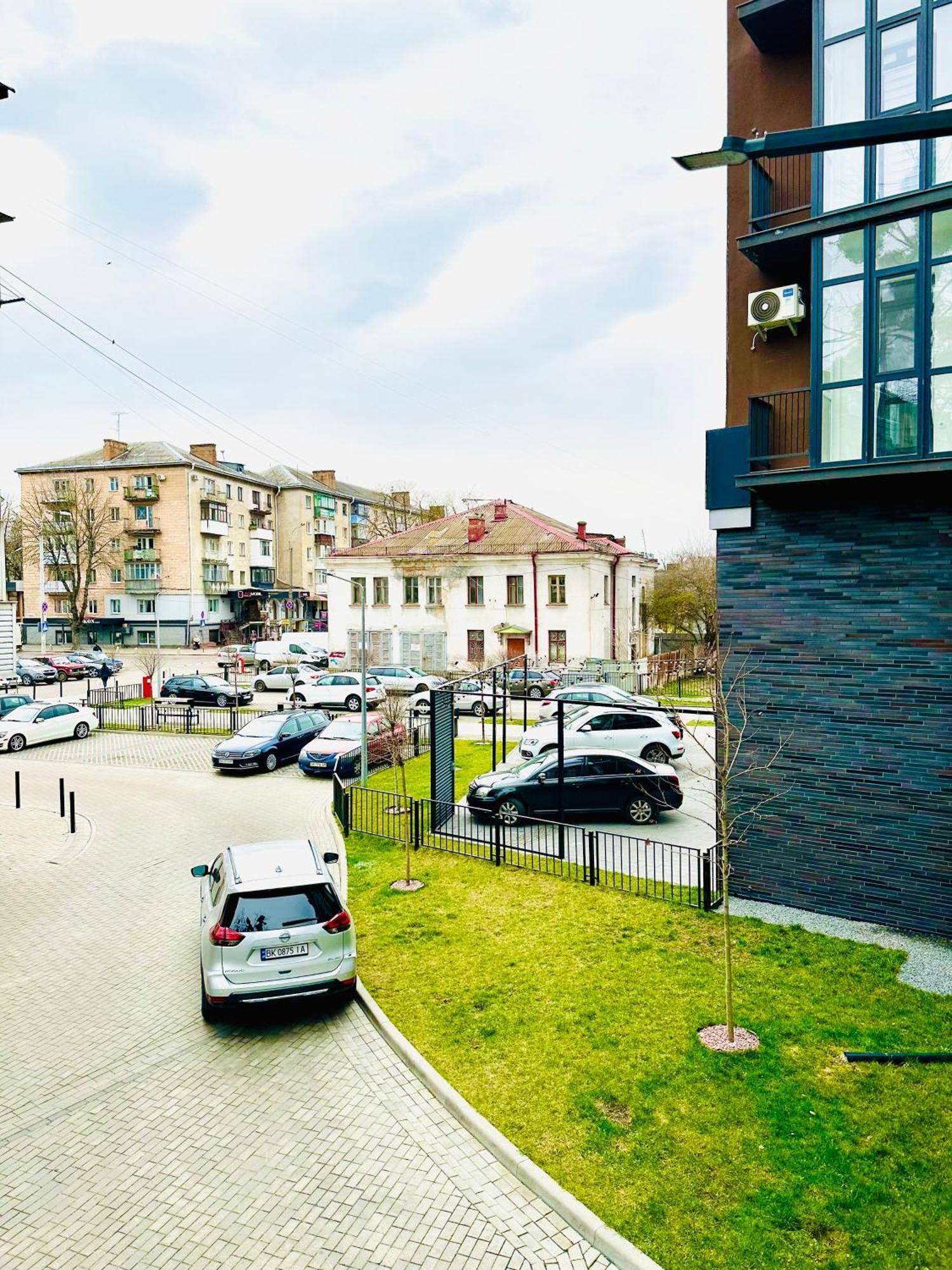 Modern Apartments With A Coffee Machine In The City Center, A View Of The City Rivne Luaran gambar